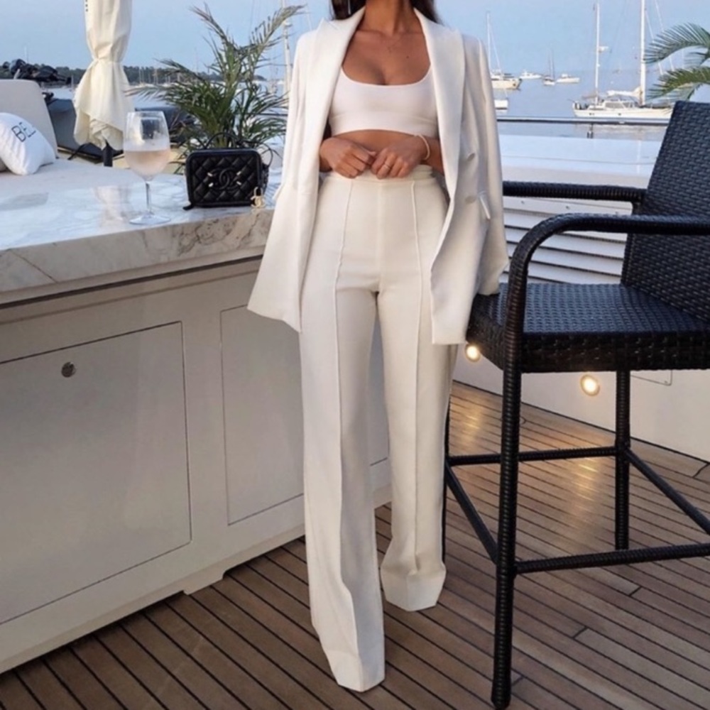 Spring Must Have White Suit size M